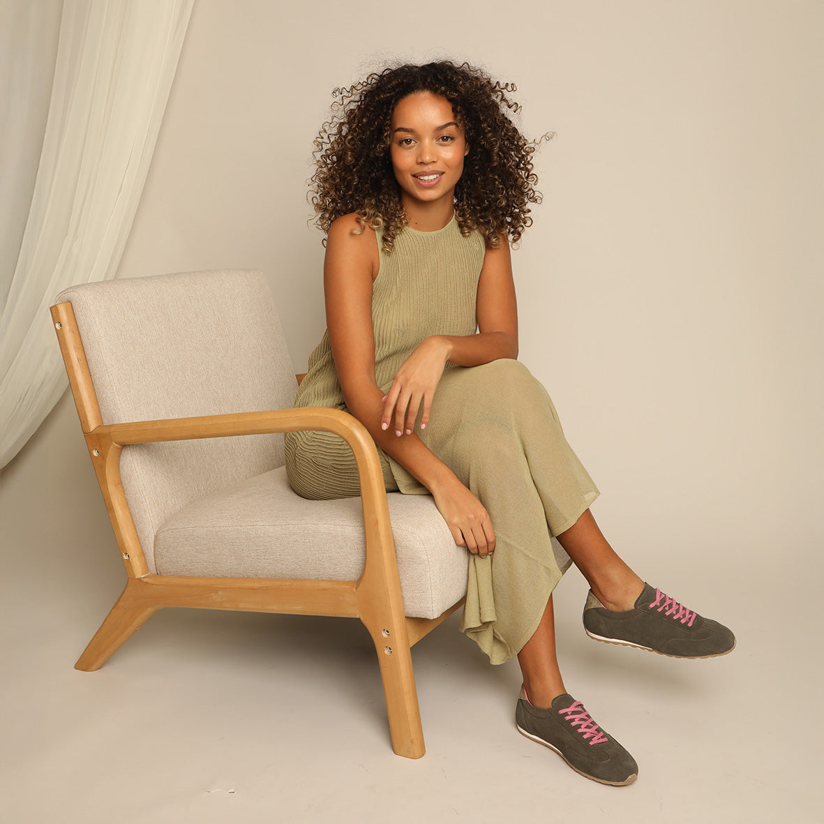 Benny Olive Trainer by Esska