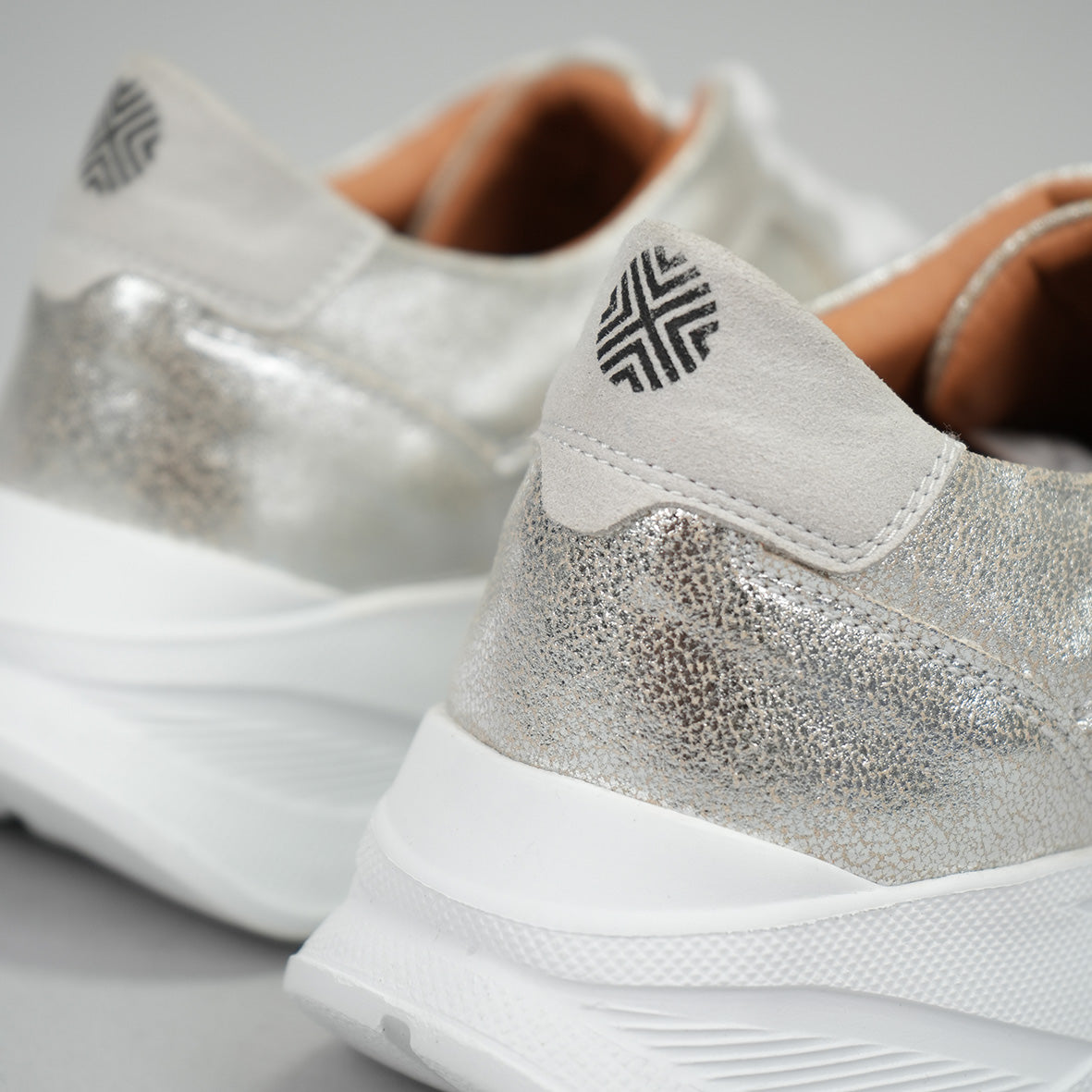 Carteira Vegan Silver Trainer by Esska