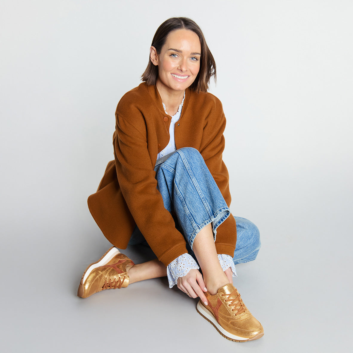 Cinda Gold Trainer by Esska