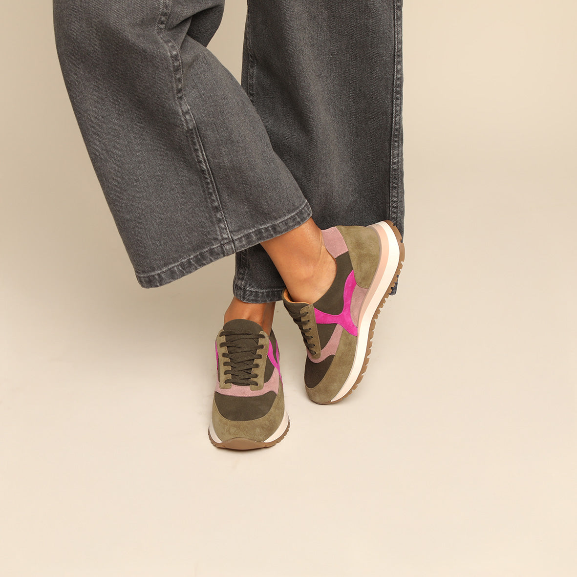 Cinda Olive Trainer by Esska