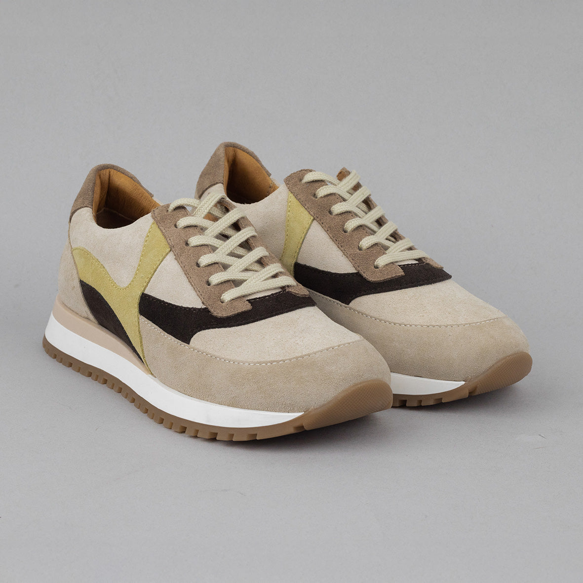 Cinda Stone Multi Trainer by Esska