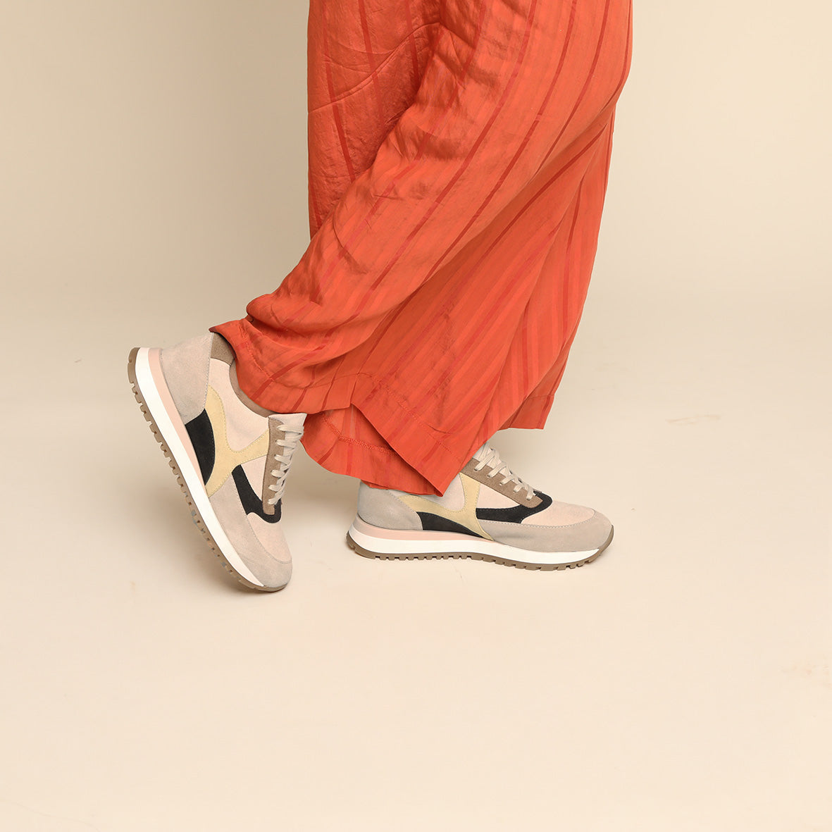 Cinda Stone Multi Trainer by Esska