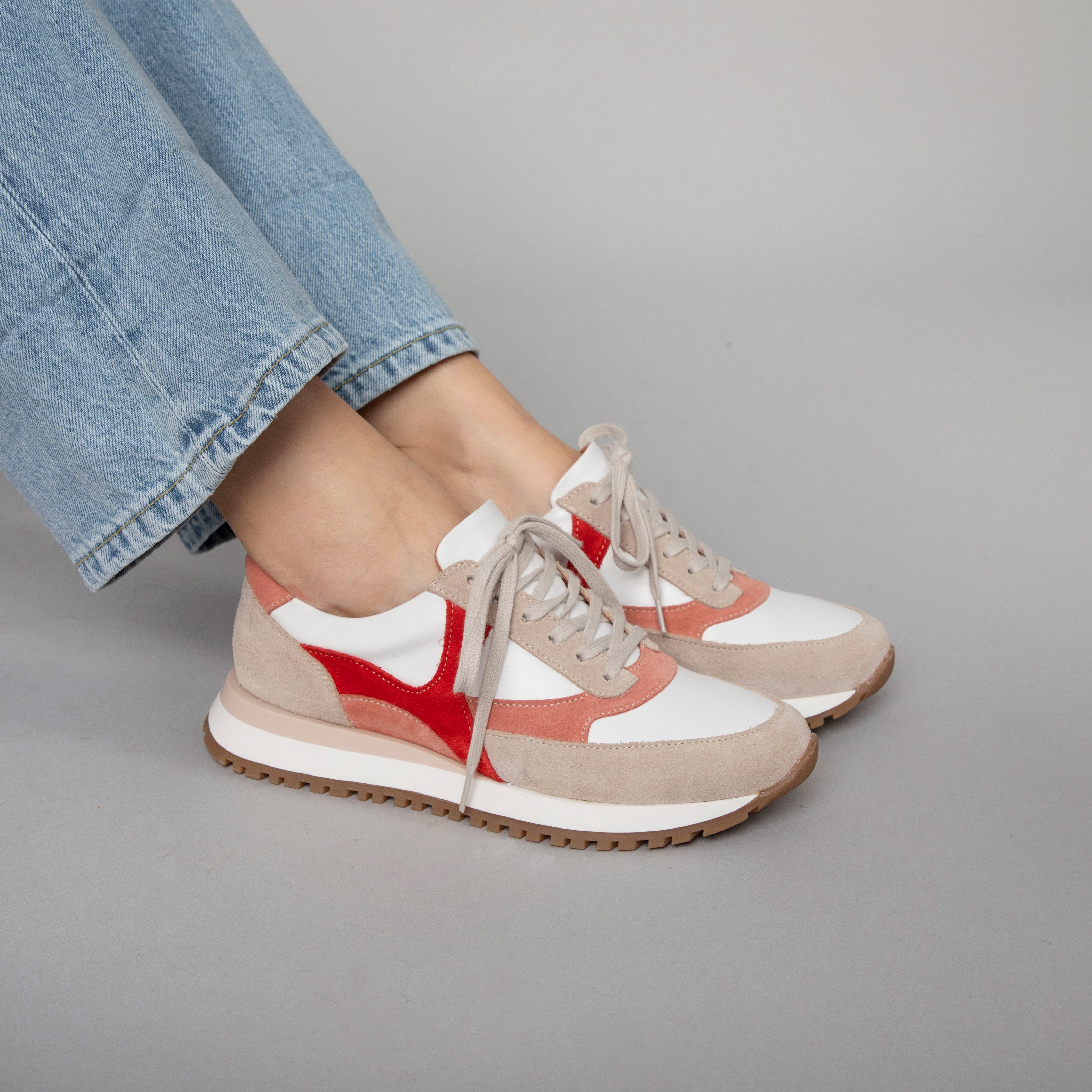 Cinda White & Rose Trainer by Esska