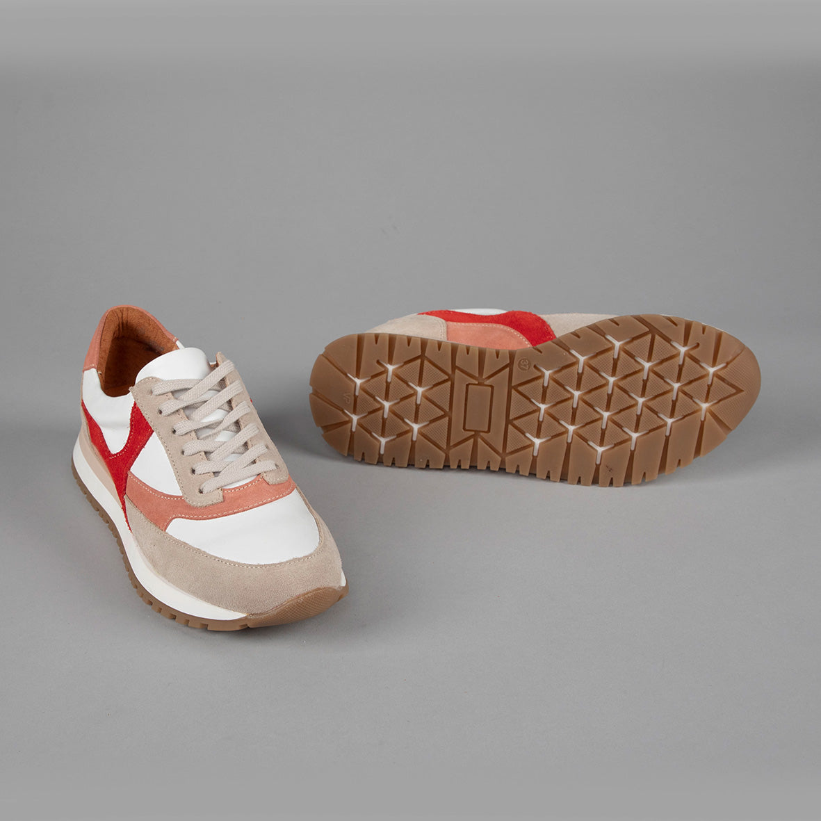 Cinda White & Rose Trainer by Esska