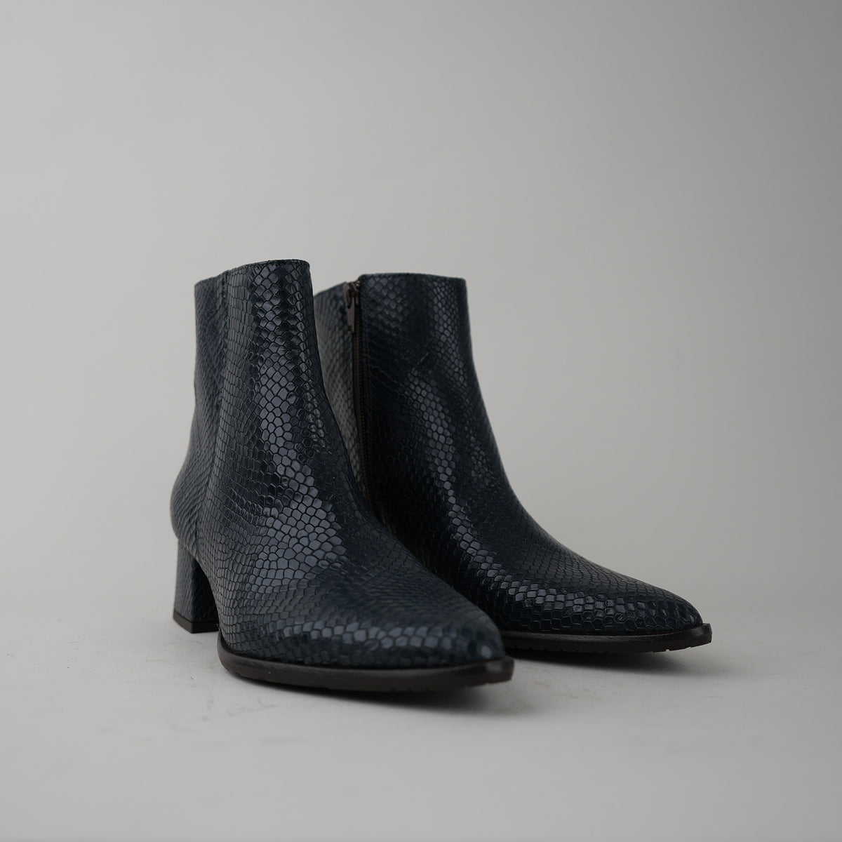 Sample - Luka Navy Sake - Size 37 (UK4)