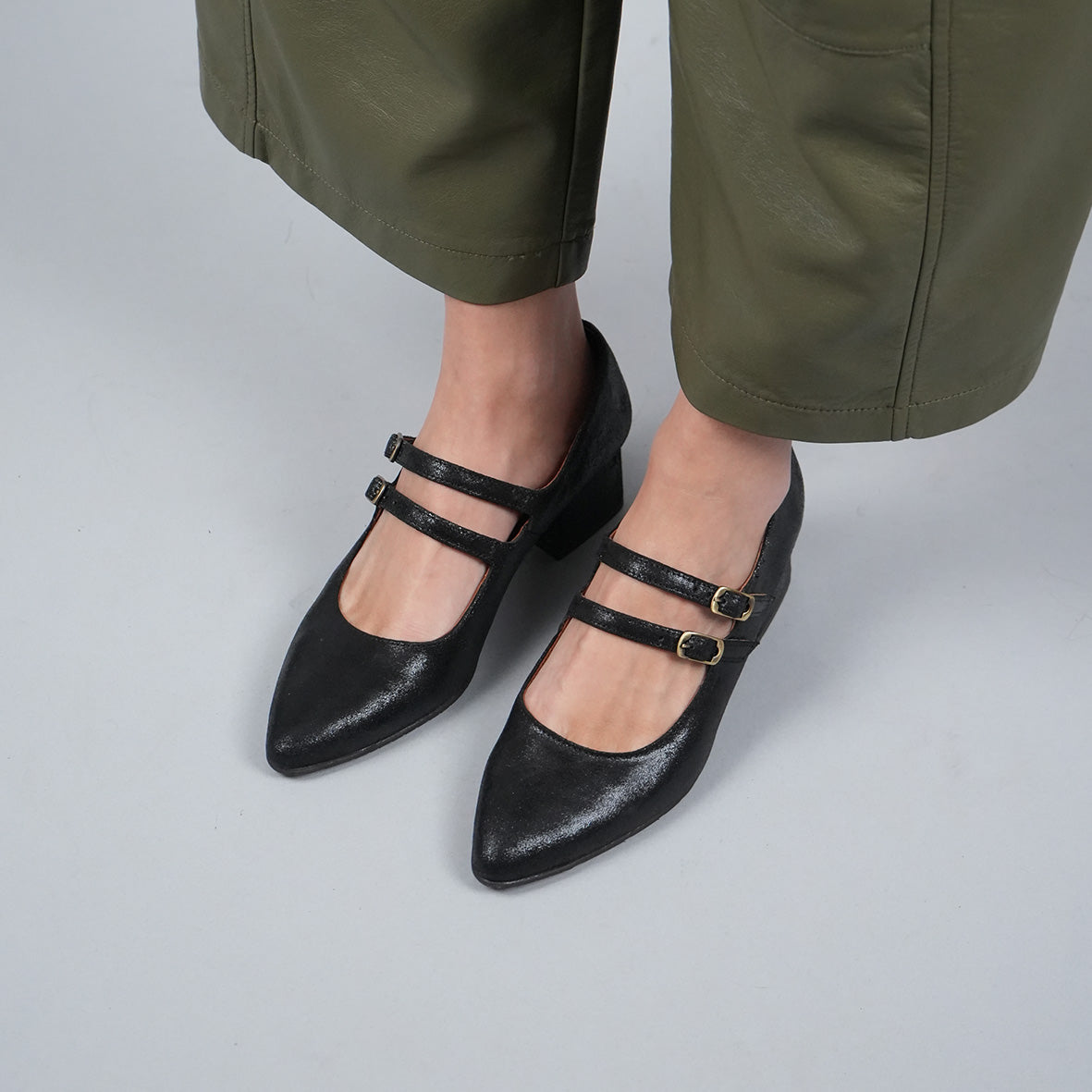 Laura Black Low Shoe by Esska