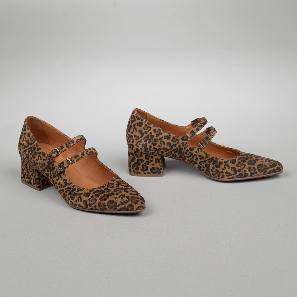 Laura WIDE Leopard Low Shoe by Esska