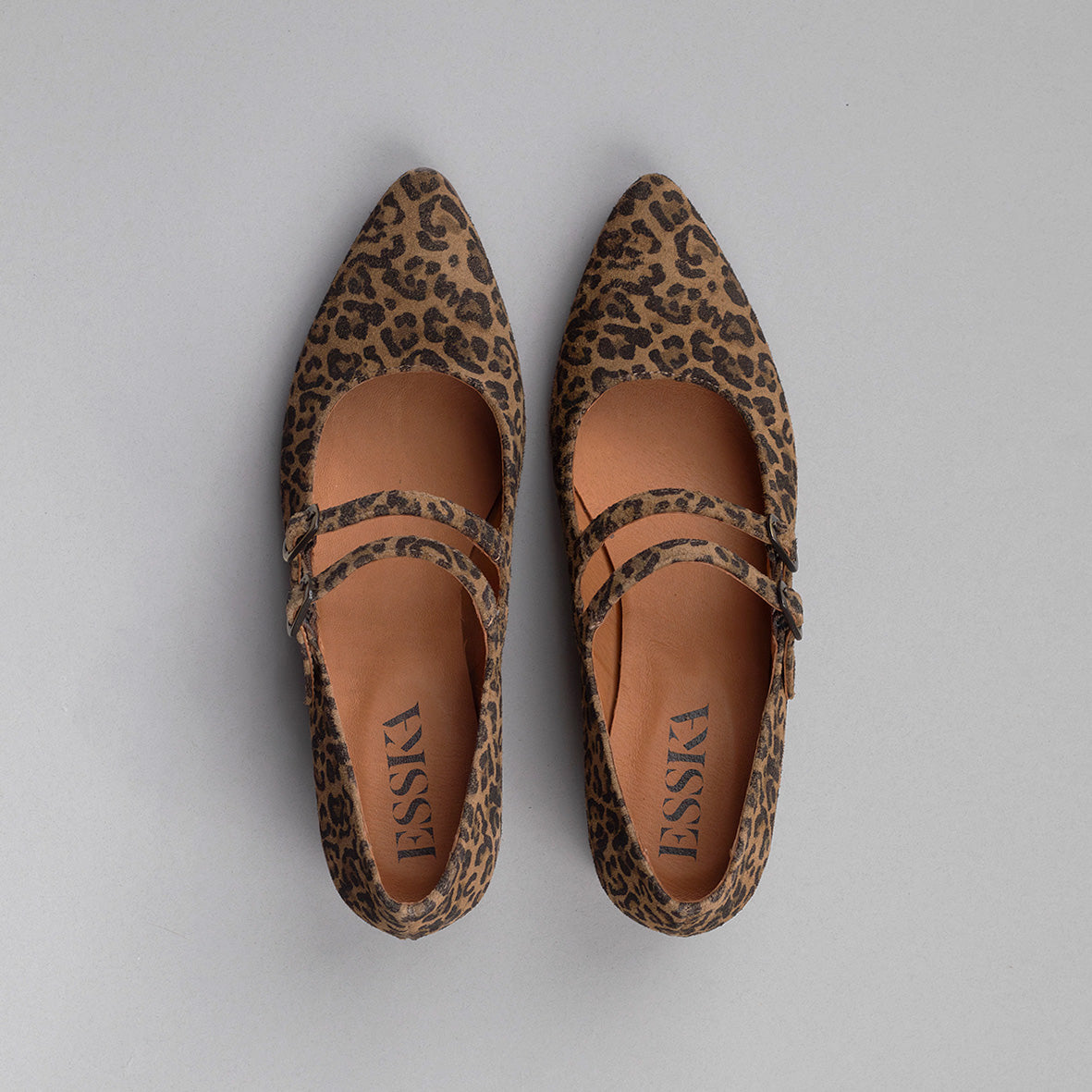 Laura WIDE Leopard Low Shoe by Esska