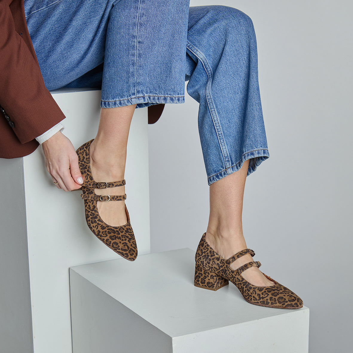 Laura WIDE Leopard Low Shoe by Esska