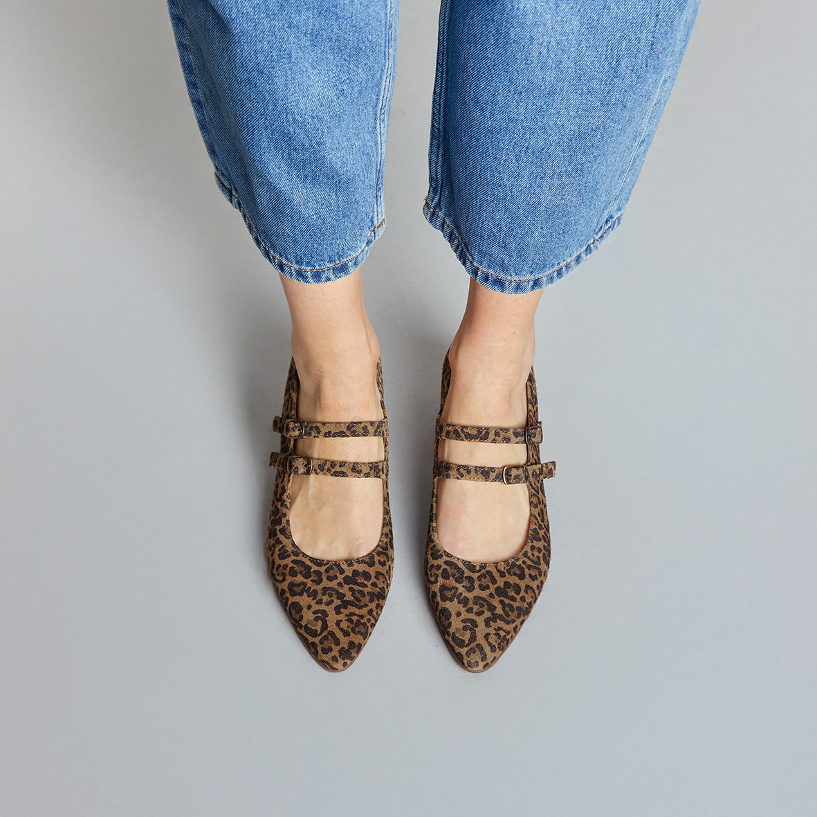 Laura WIDE Leopard Low Shoe by Esska