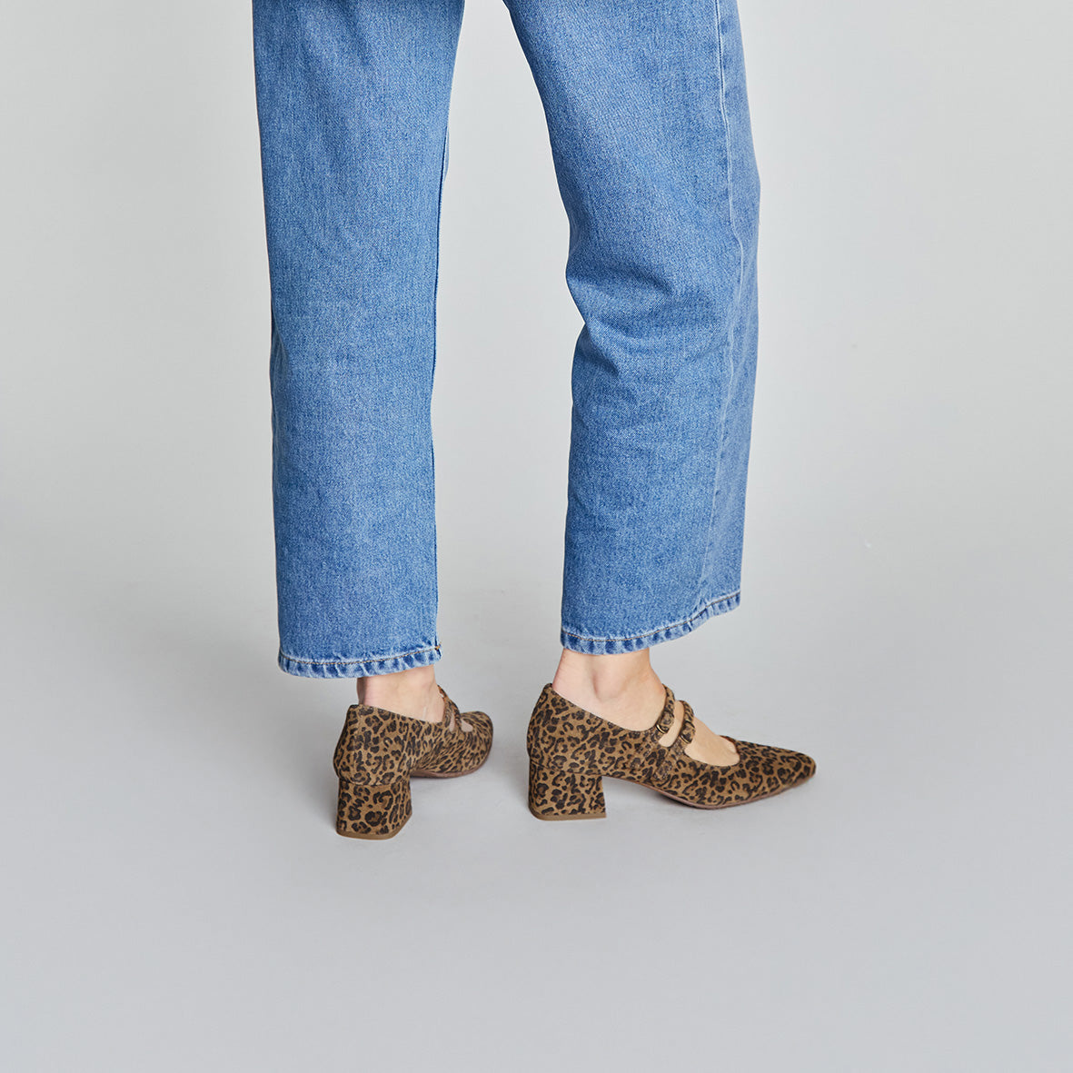Laura WIDE Leopard Low Shoe by Esska