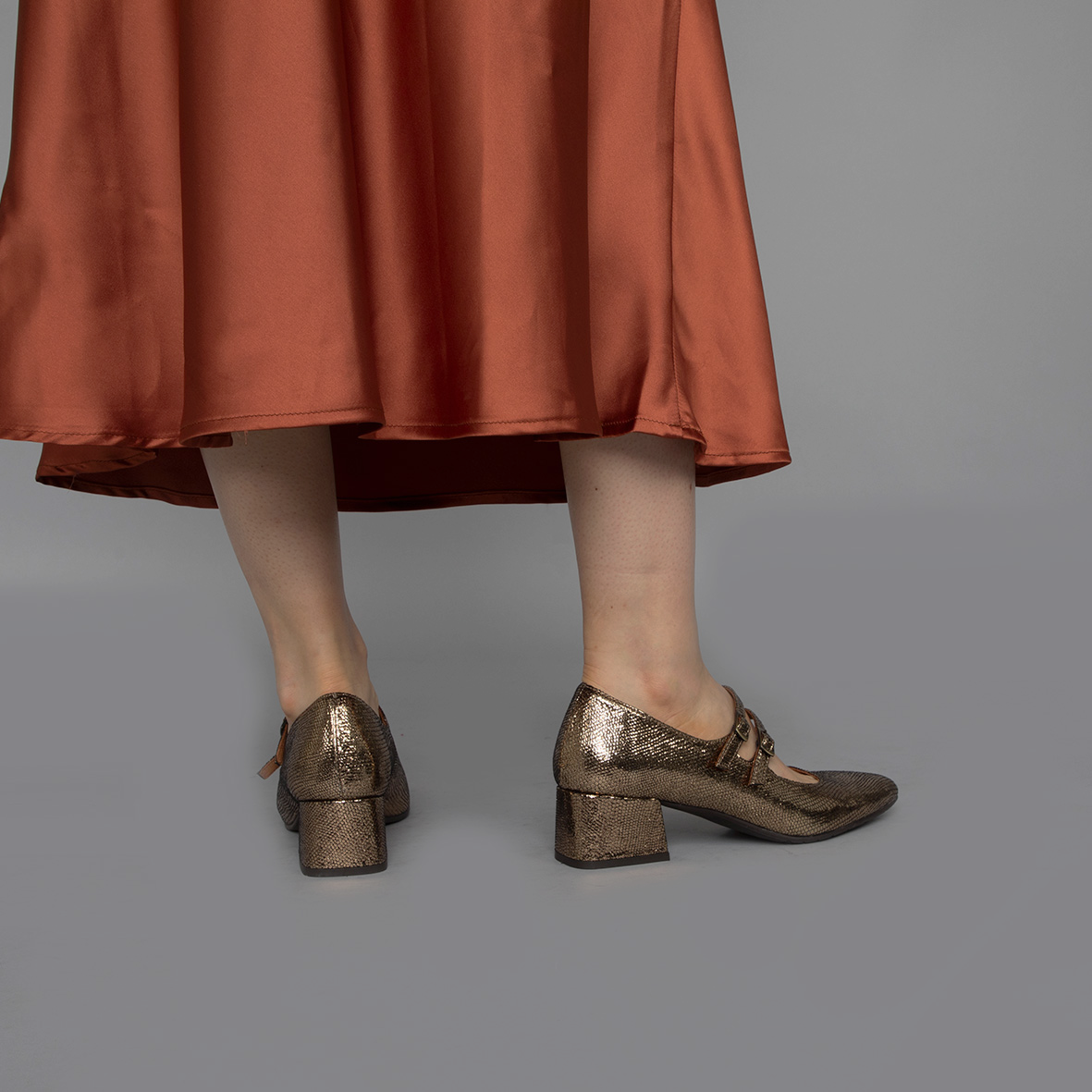 Laura Onyx Low Shoe by Esska