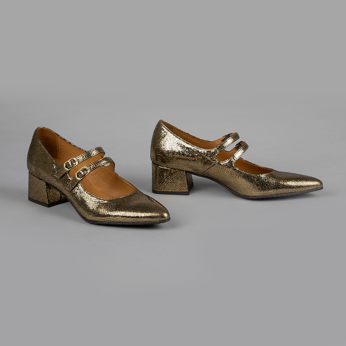 Laura Onyx Low Shoe by Esska