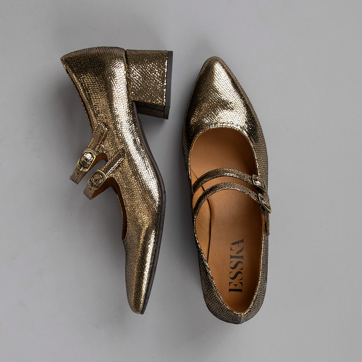 Laura Onyx Low Shoe by Esska