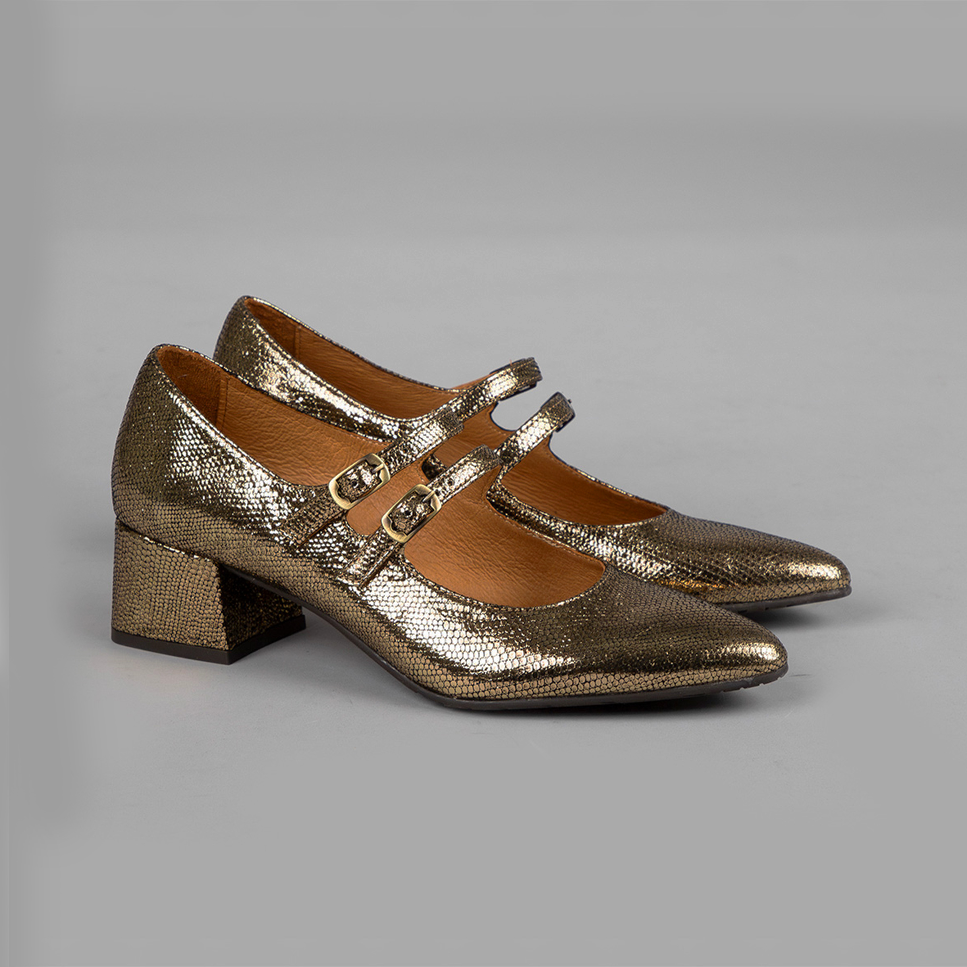 Laura Onyx Low Shoe by Esska