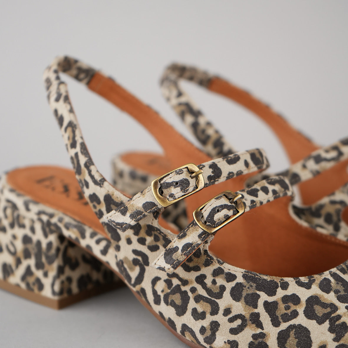 Layal Leopard Light Low Shoe by Esska