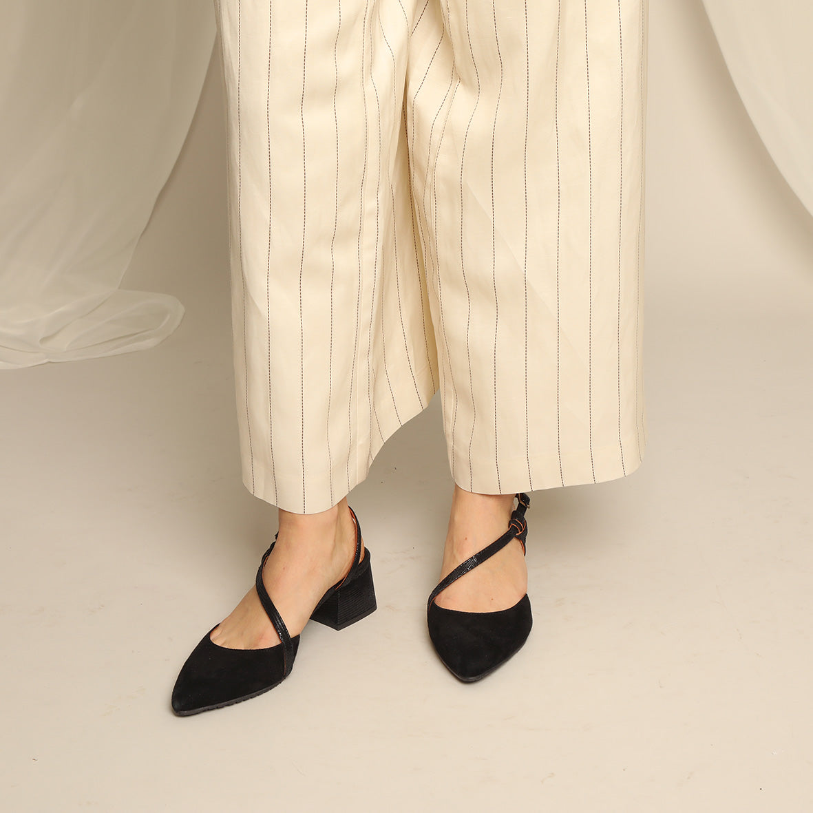 Luna Black Low Shoe by Esska