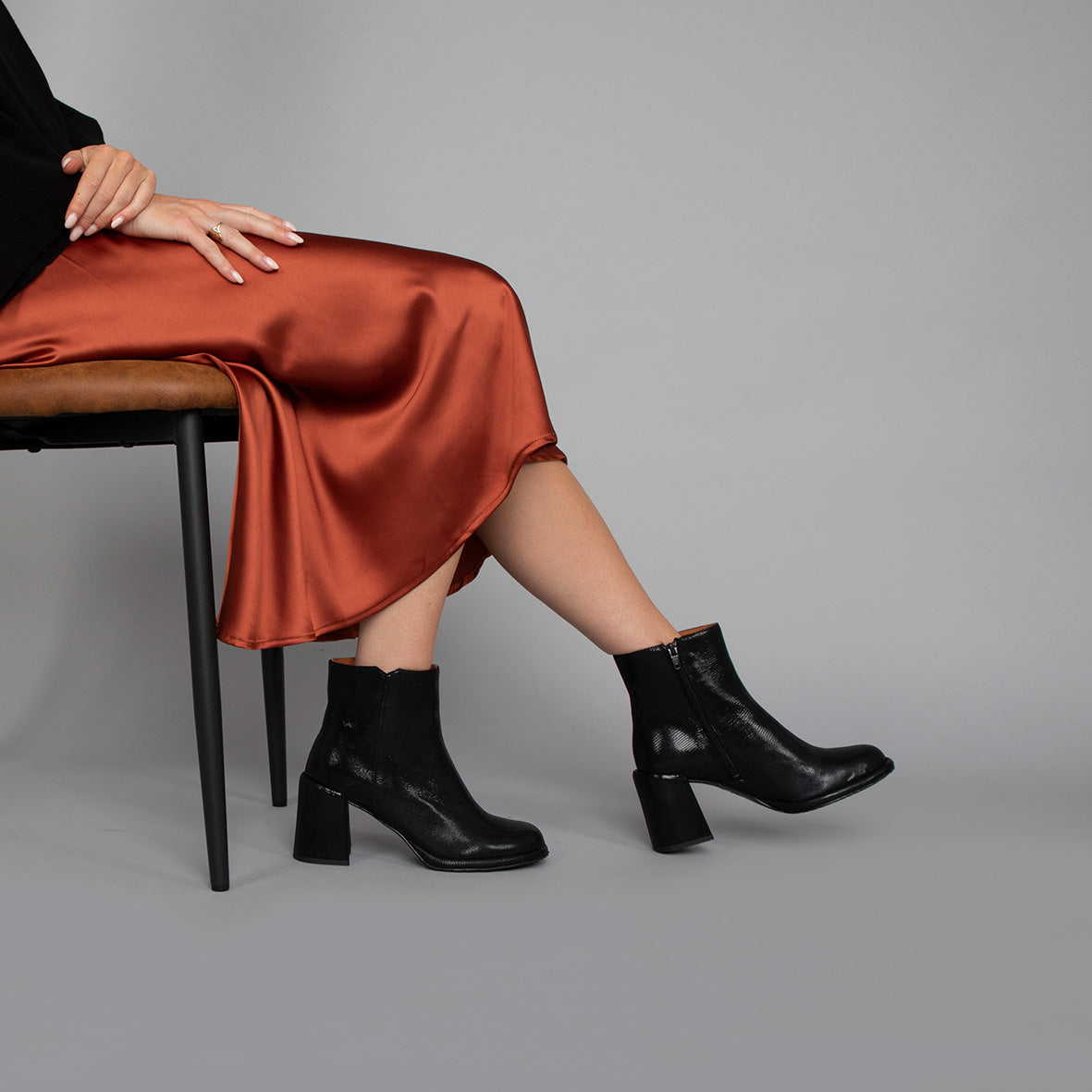 Mariana Black Metallic