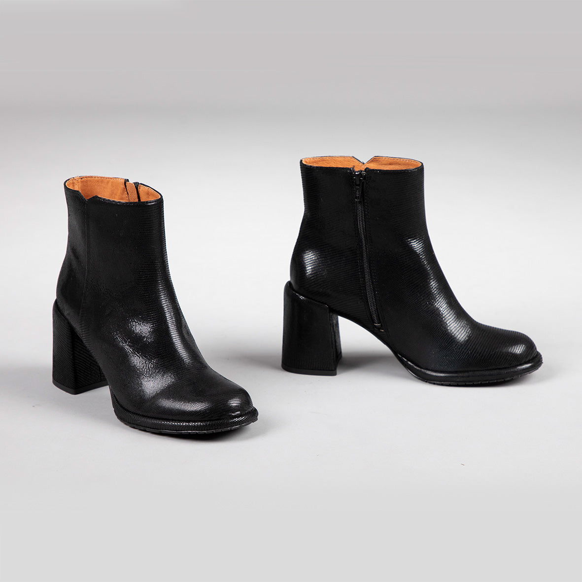 Mariana Black Metallic