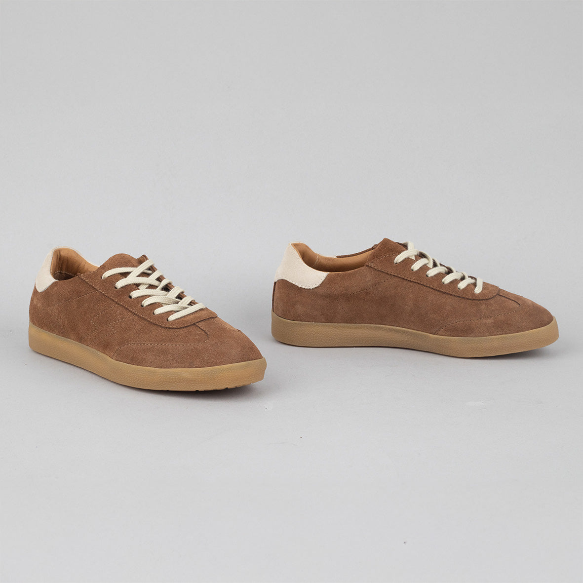 Oslo Chestnut Trainer by Esska