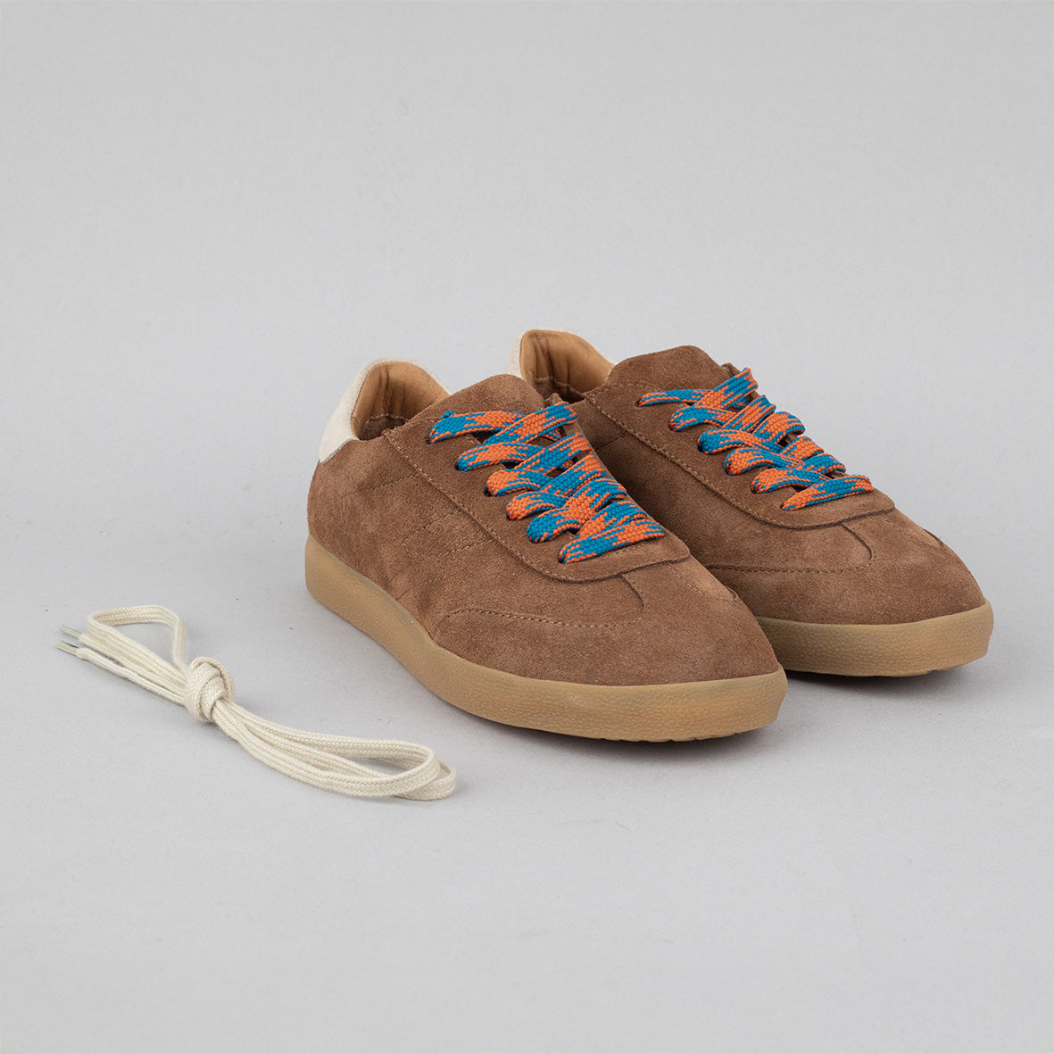 Oslo Chestnut Trainer by Esska