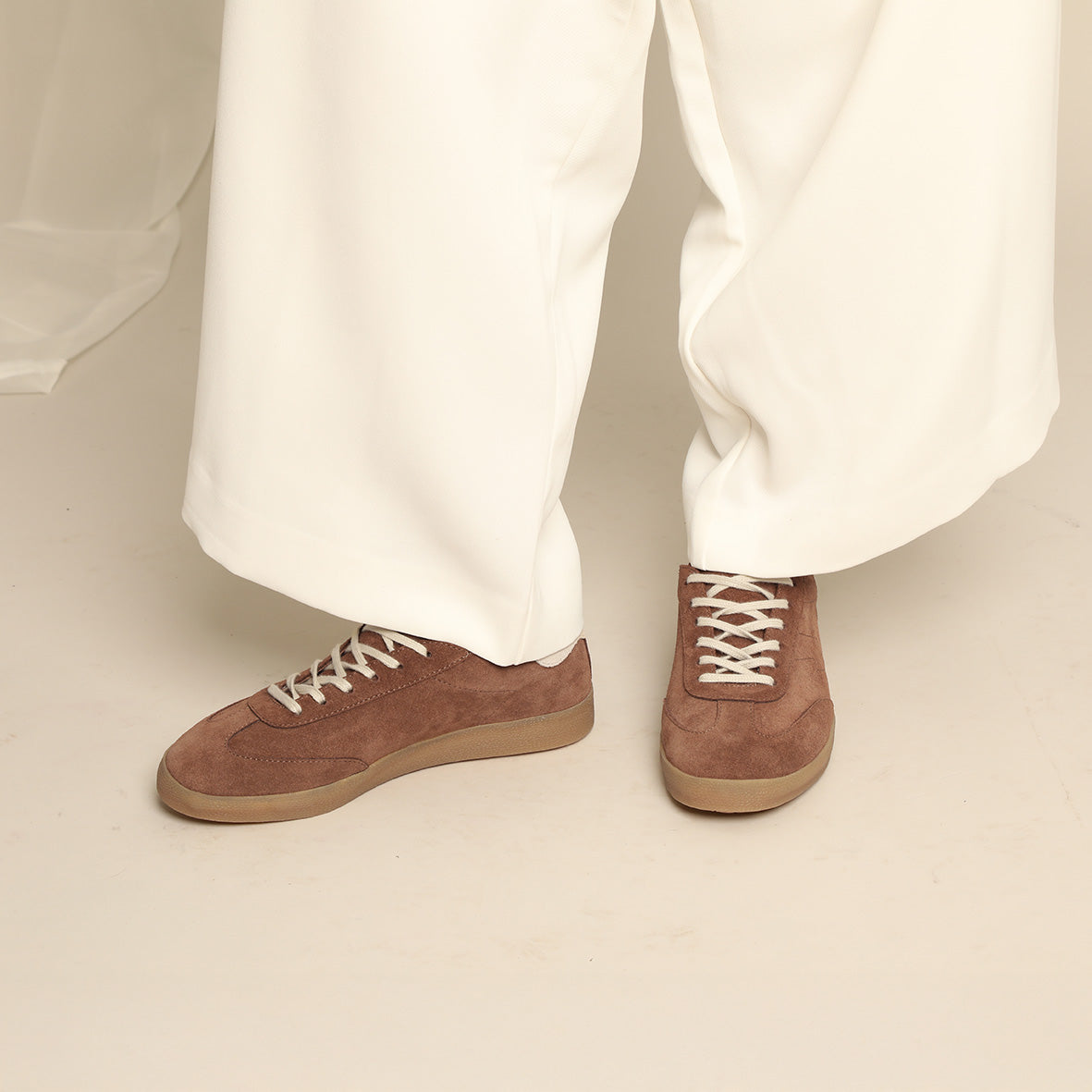 Oslo Chestnut Trainer by Esska