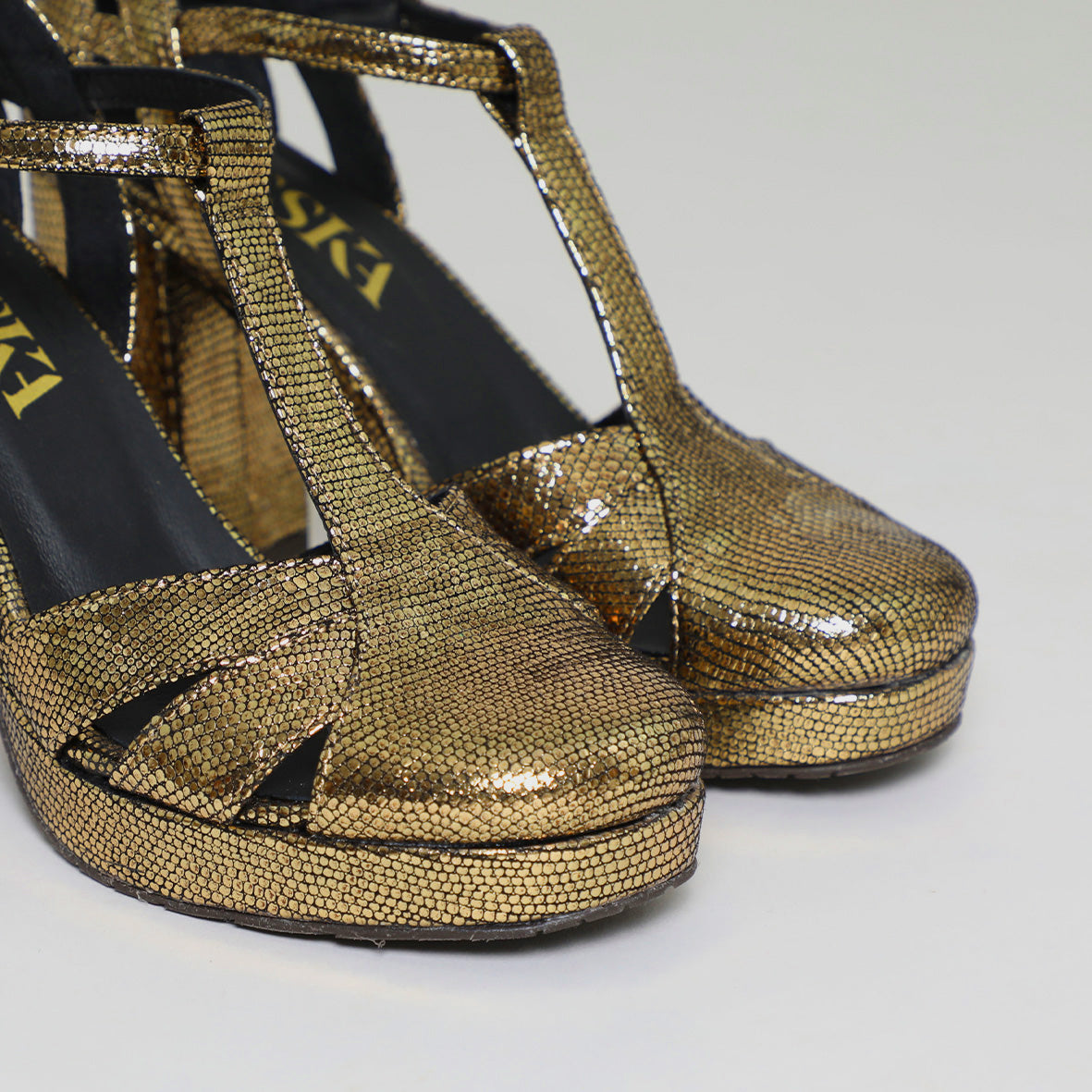 Venice Onyx Mid High Shoe by Esska