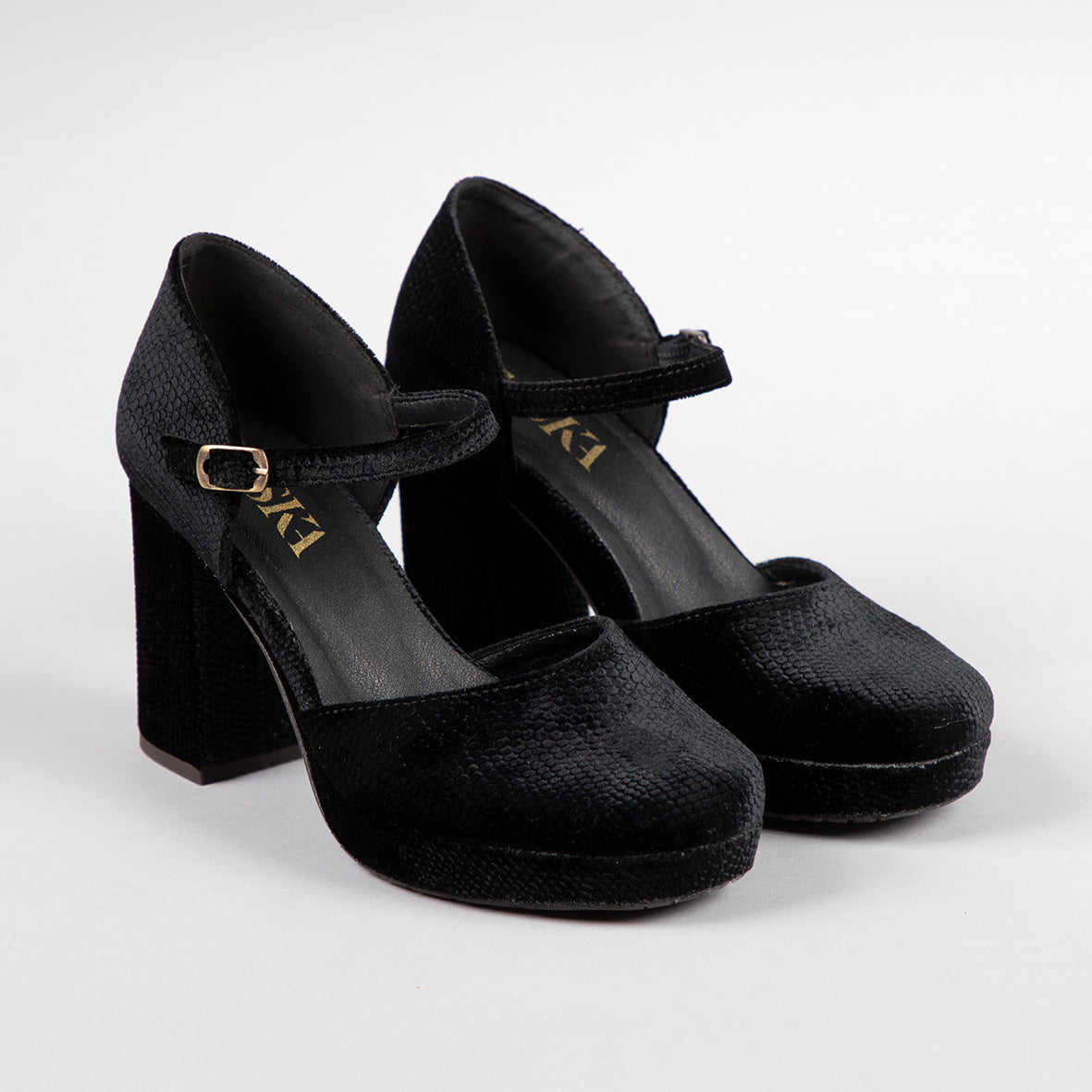 Viv Velvet Black | ESSKA