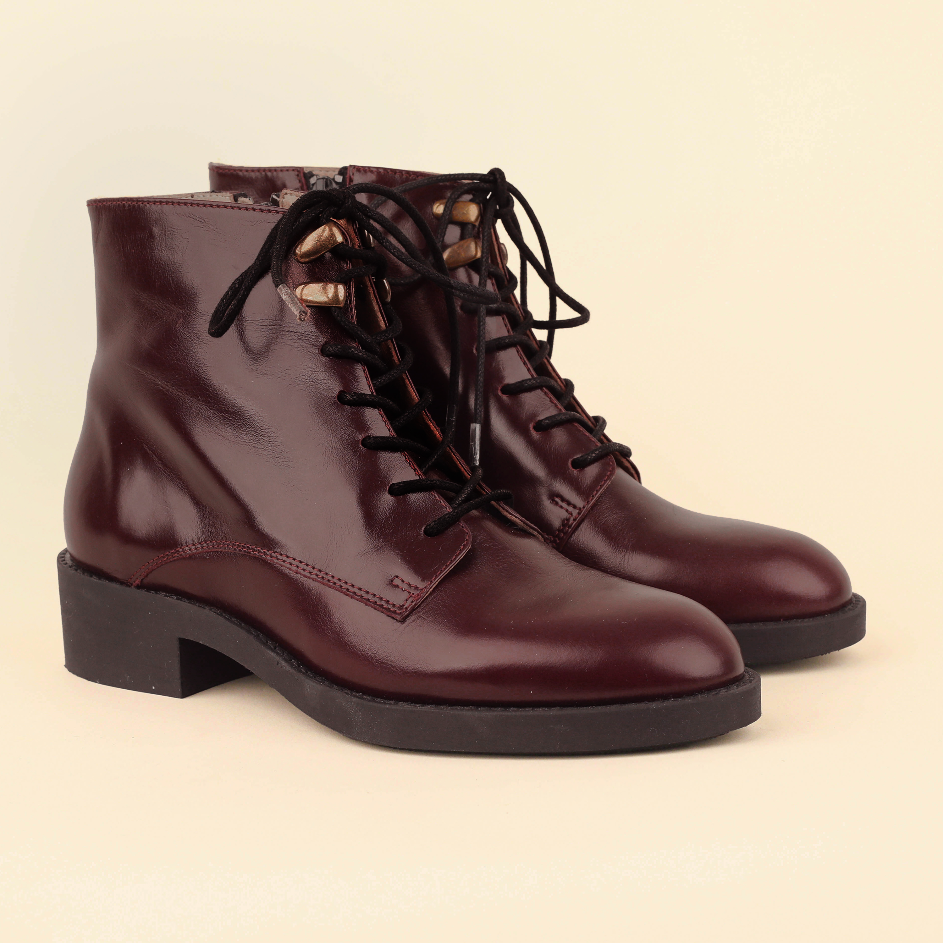 Wren Bordeaux