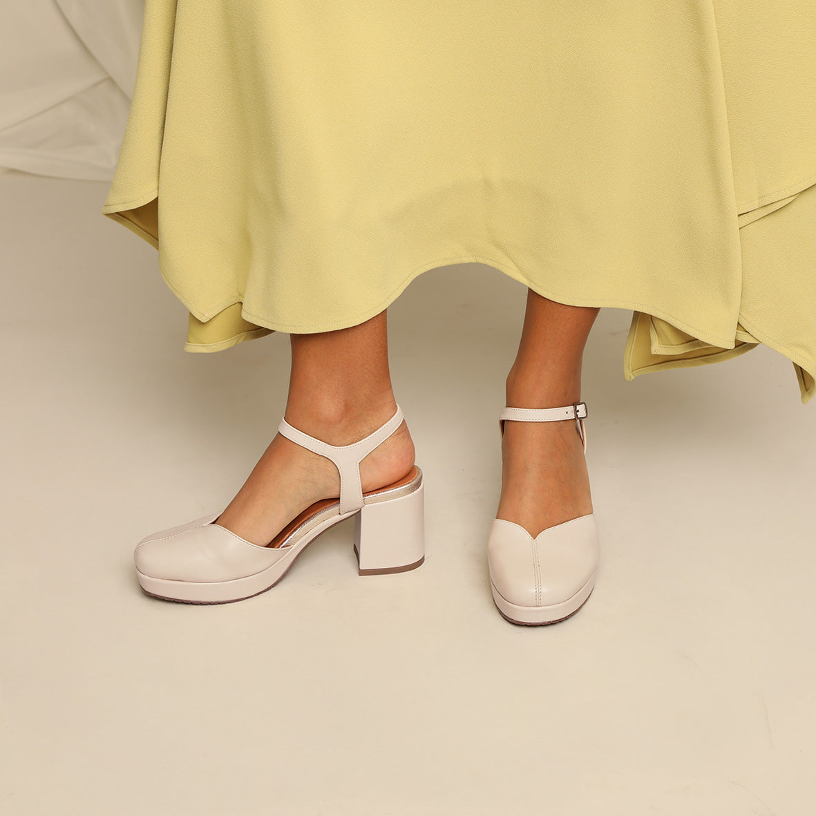 Carol WIDE Stone Mid Shoe by Esska