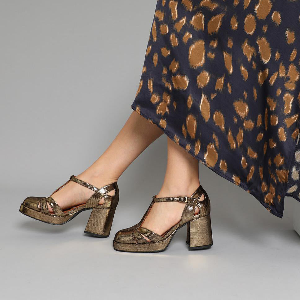Chaza WIDE Onyx Metallic Mid Shoe by Esska