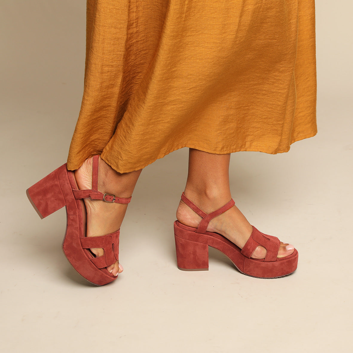Donna Rust Mid Sandal by Esska
