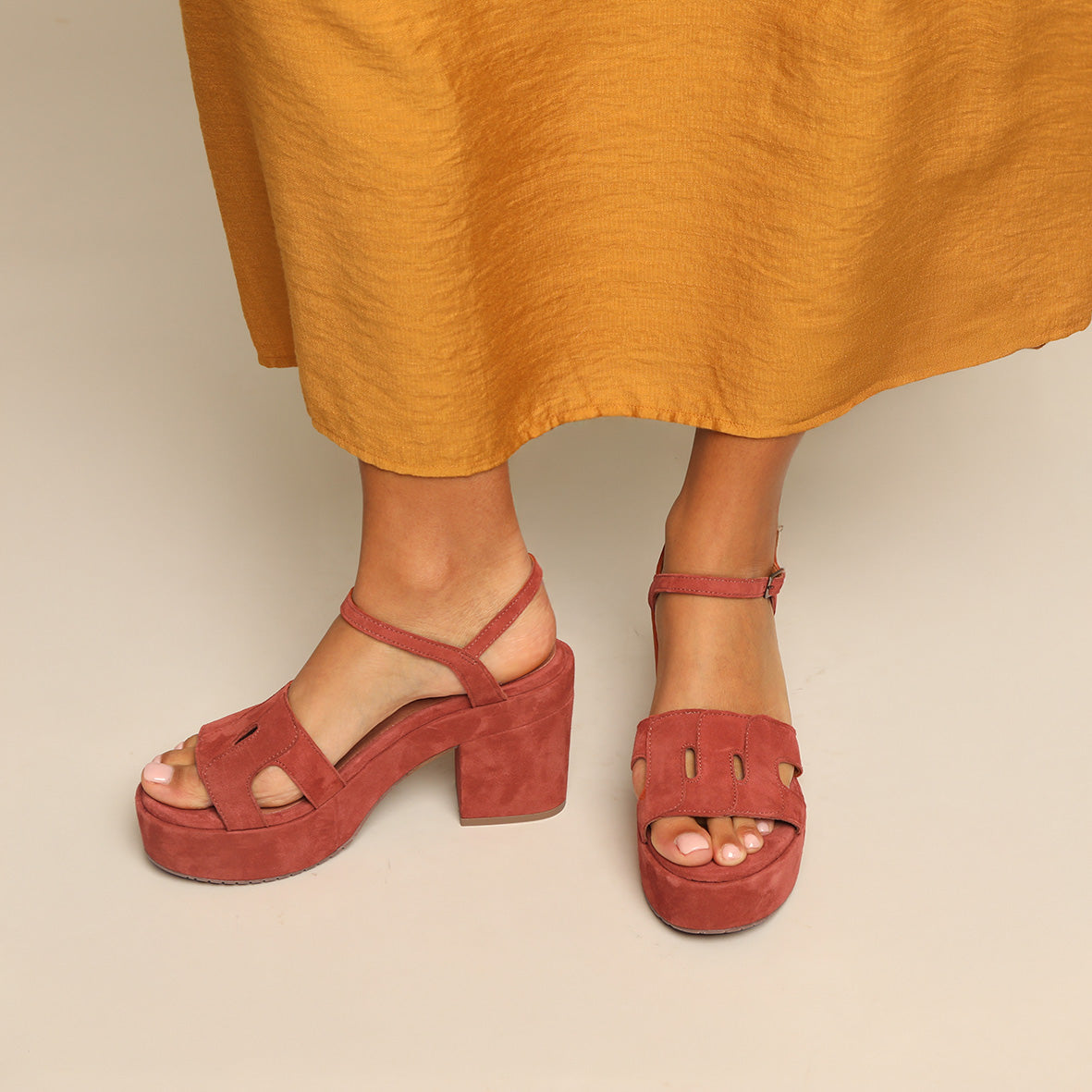 Donna Rust Mid Sandal by Esska