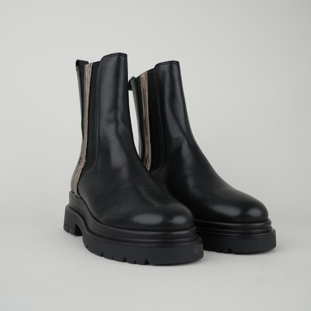 Sample - Hugo Black - Size 37 (UK4)