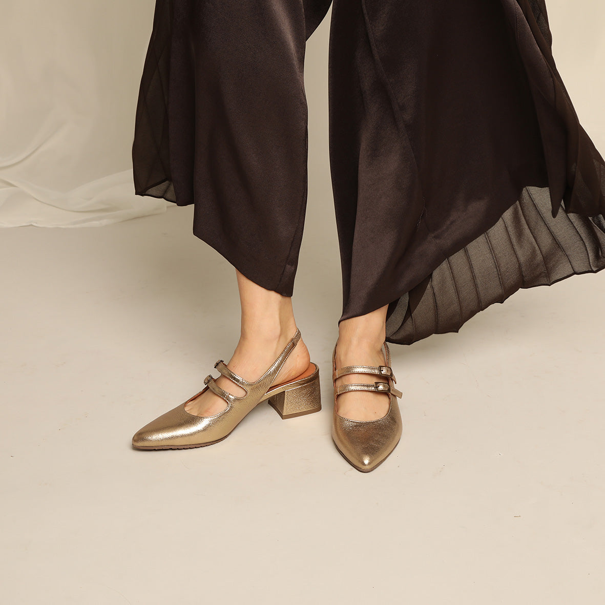Layal WIDE Gold Dust Low Shoe by Esska