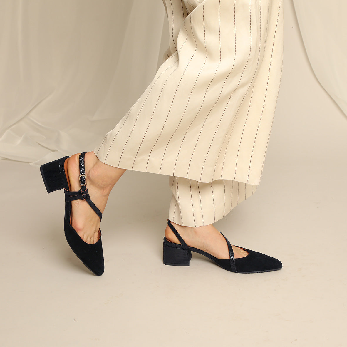 Luna Black Low Shoe by Esska