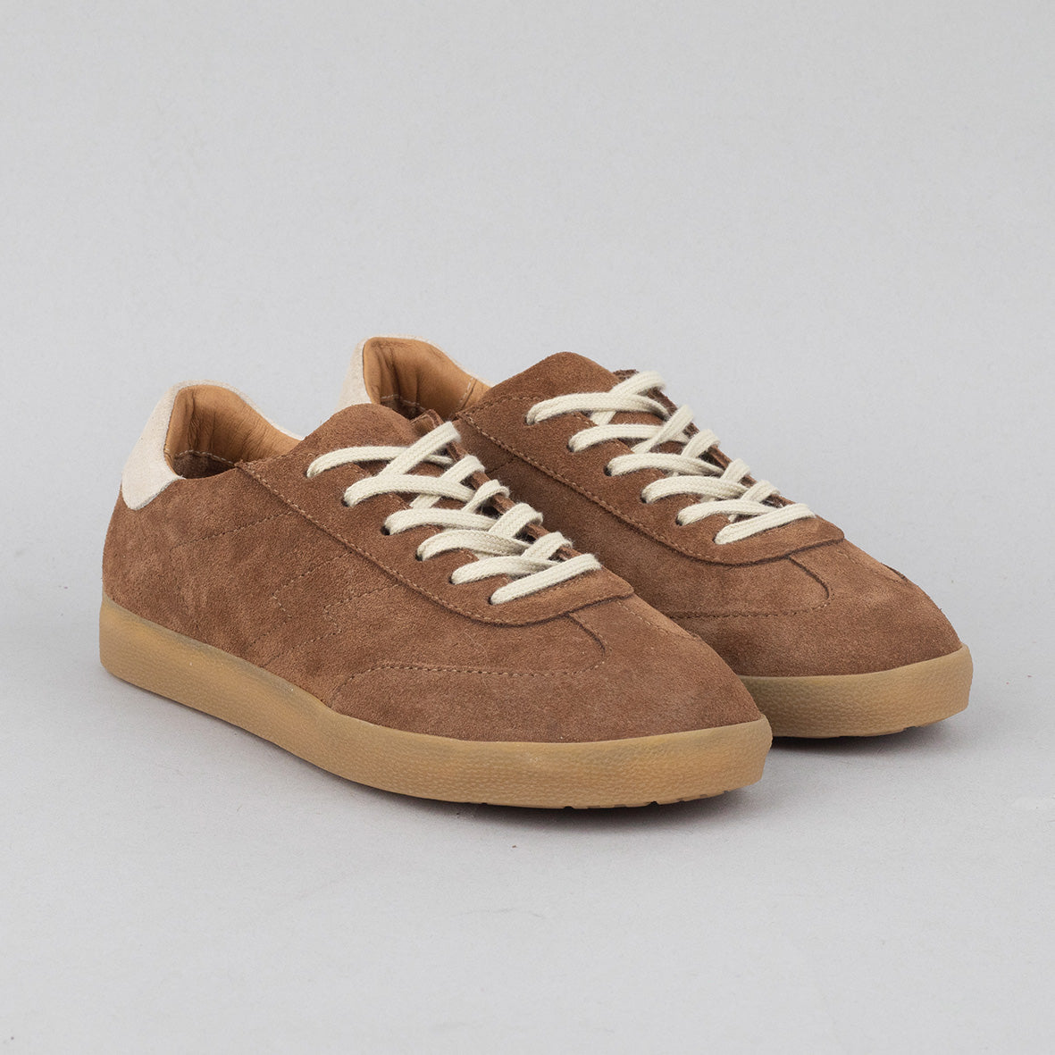 Oslo Chestnut Trainer by Esska