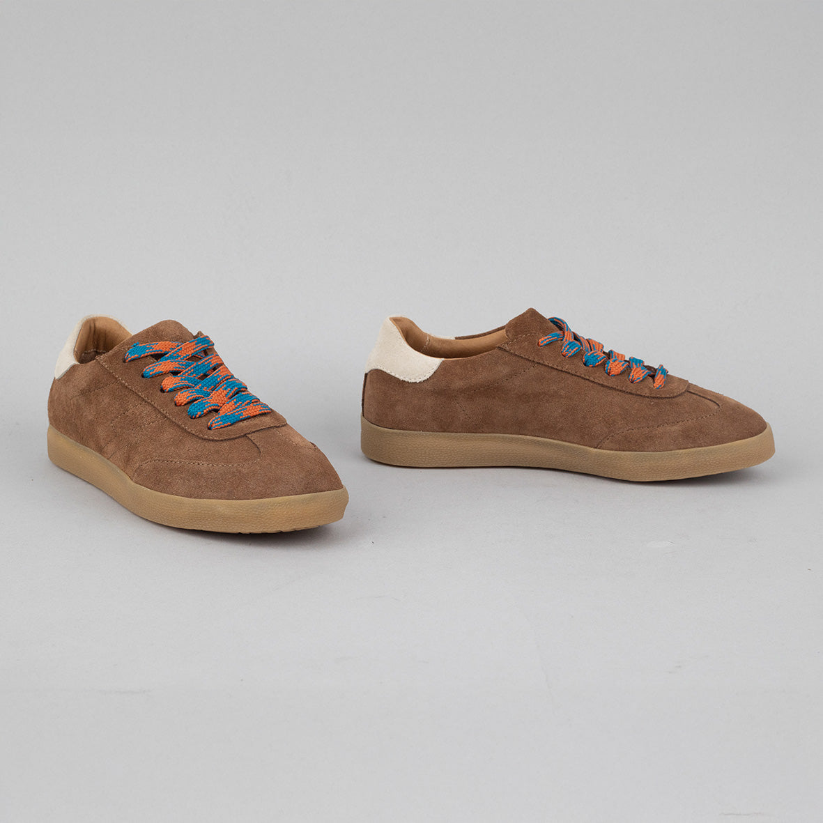 Oslo Chestnut Trainer by Esska