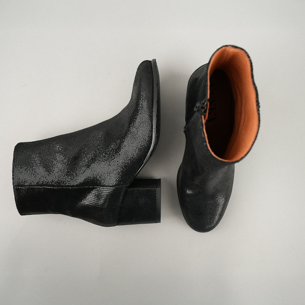 Rasa WIDE Metallic Black