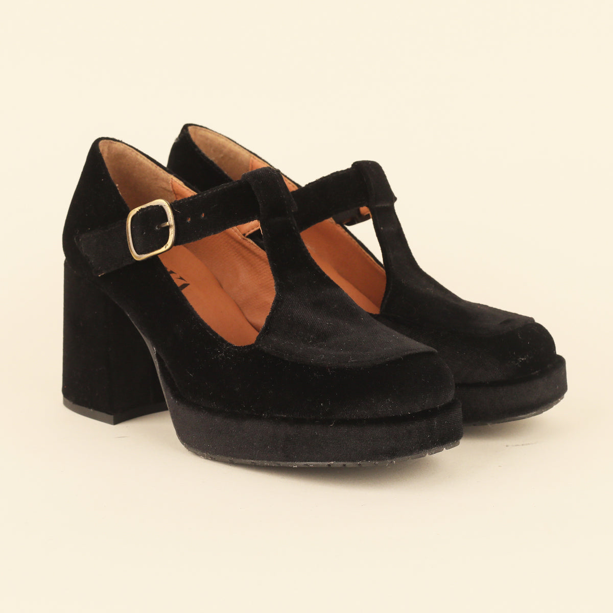 Saffron Velvet black