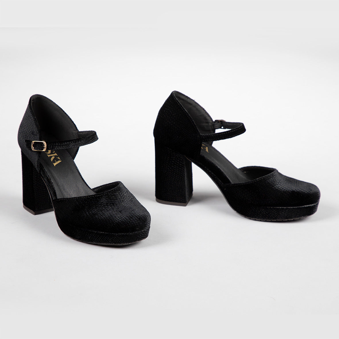 Viv Velvet Black | ESSKA