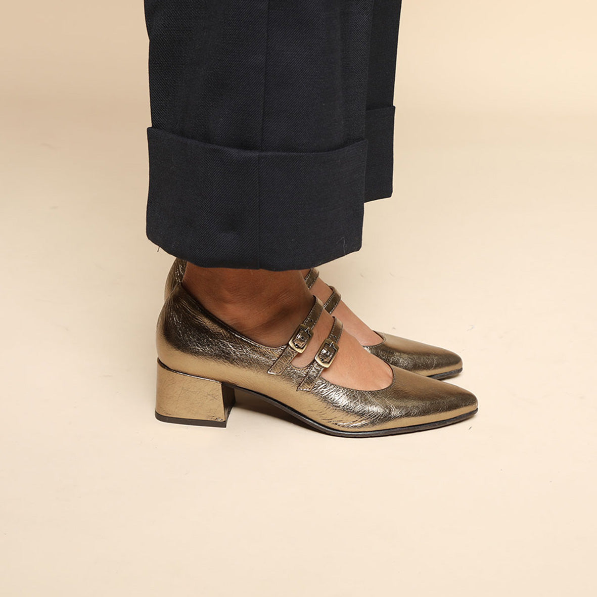 Laura Smoke Low Shoe by Esska