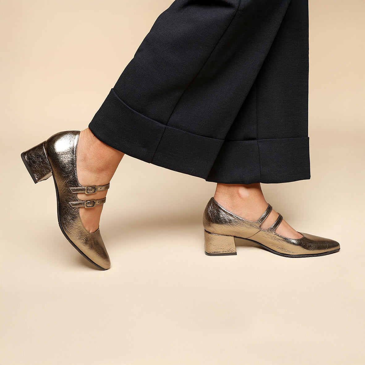Laura Smoke Low Shoe by Esska
