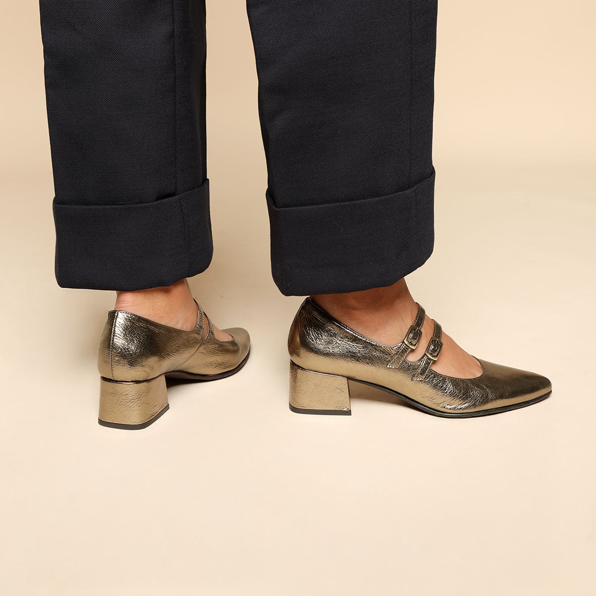Laura Smoke Low Shoe by Esska