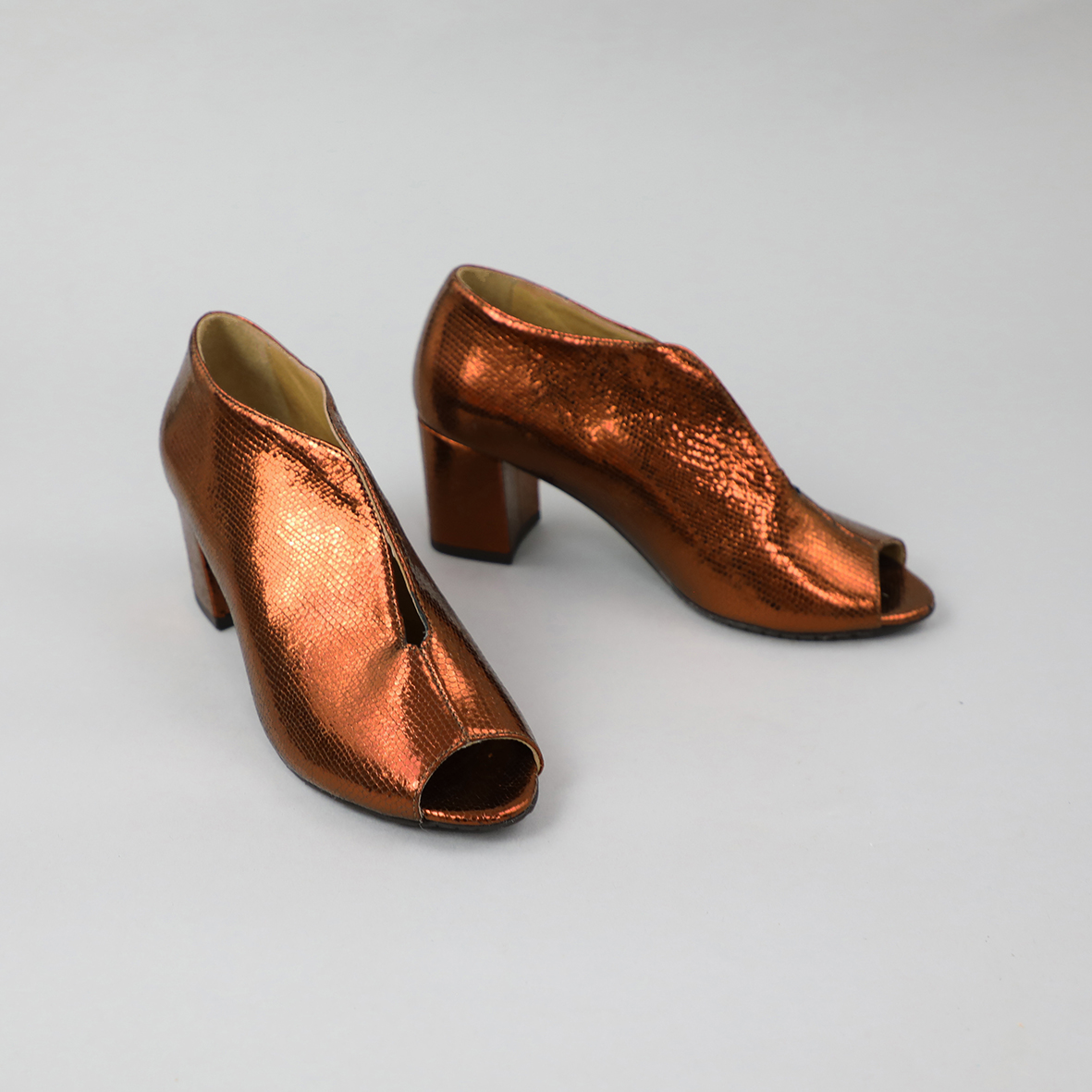 Buy Shoetopia Women Embellished Copper Block Heels Online at Best Prices in  India - JioMart.