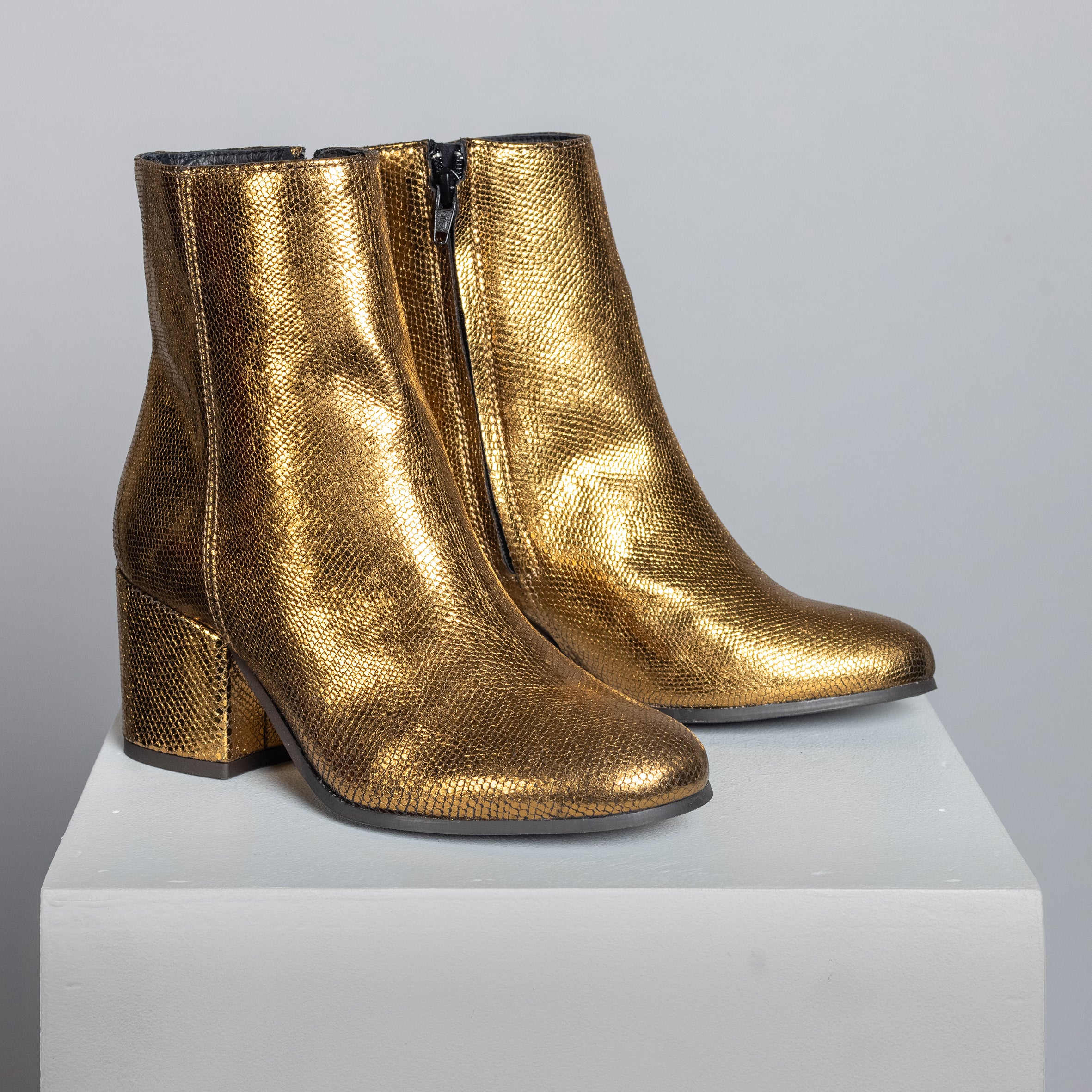 Gold boots uk online